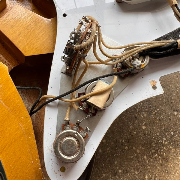 1957 Fender Stratocaster Non-Tremolo Hardtail Vintage Electric Guitar - 2-Tone Sunburst - 20