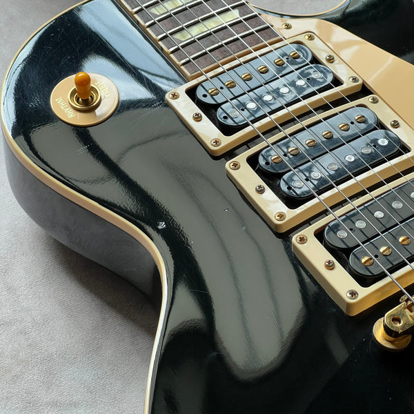 Gibson Les Paul Classic 3 Pickup 2002 - Ebony with Gold Hardware - 8