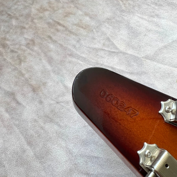Gibson Custom Shop '67 Flying V 2016 - Vintage Sunburst - 16