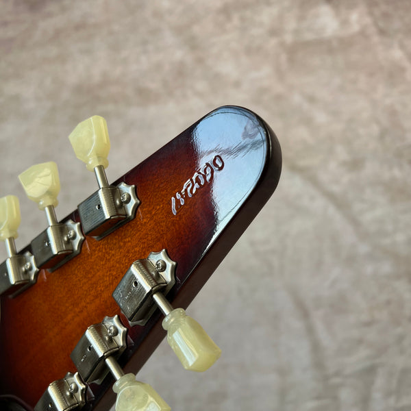 Gibson Custom Shop '67 Flying V 2016 - Vintage Sunburst - 17