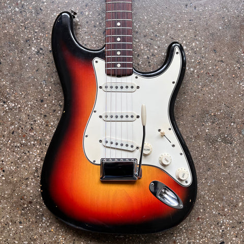 1965 Fender Stratocaster Specs - Three Tone Sunburst