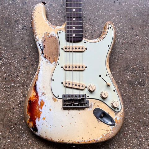 2021 Fender Custom Shop 63 Stratocaster Heavy Relic Masterbuilt by Vincent van Trigt Specs - Vintage White over 3-Tone Sunburst