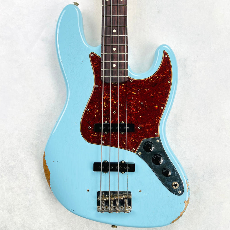 Fender Custom Shop 64 Jazz Bass Relic 2023 Daphne Blue Specifications