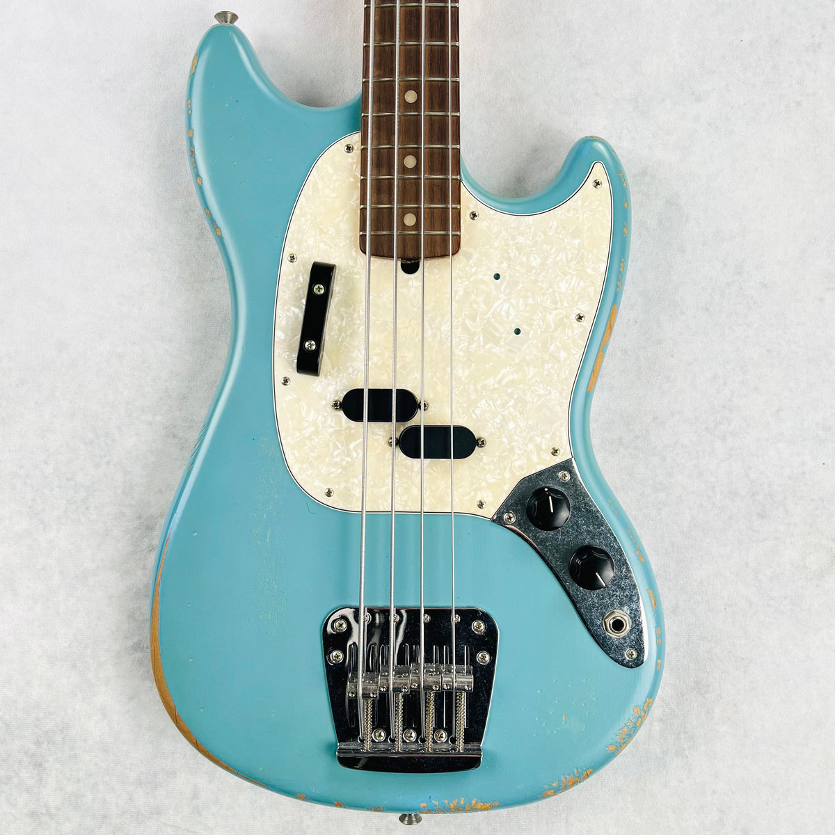 2020 Fender JMJ Road Worn Mustang Bass Rosewood Fingerboard Specs 2020-fender-jmj-road-worn-mustang-bass-rosewood-fingerboard-specs