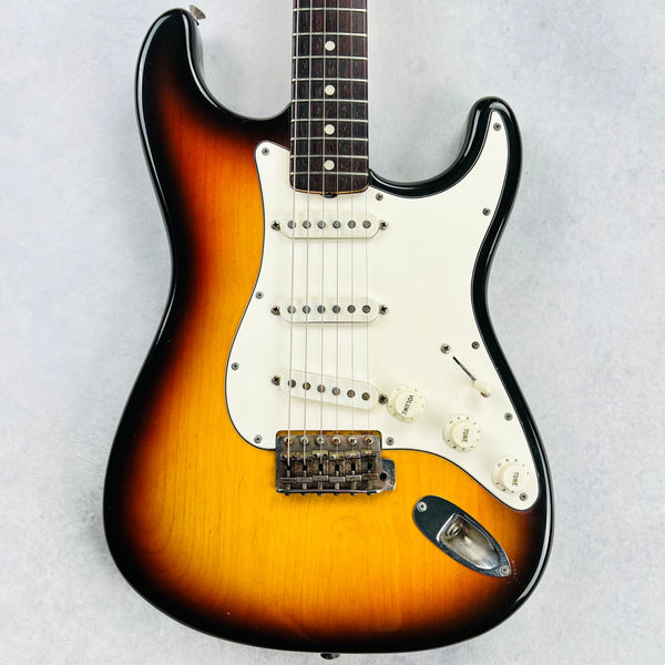 1970 Fender Stratocaster Rosewood Fingerboard Specs - 3-Tone Sunburst