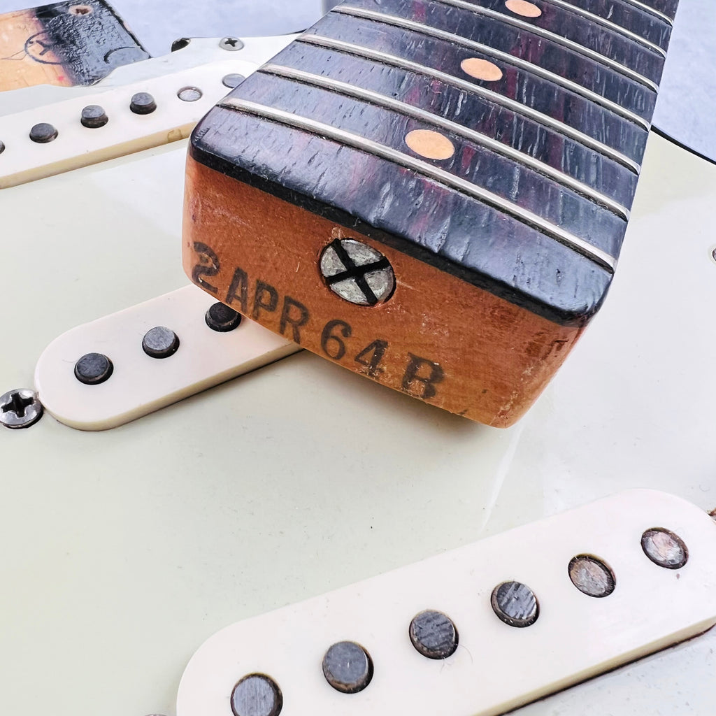 1964 Fender Stratocaster Vintage Electric Guitar 3-Tone Sunburst - 24