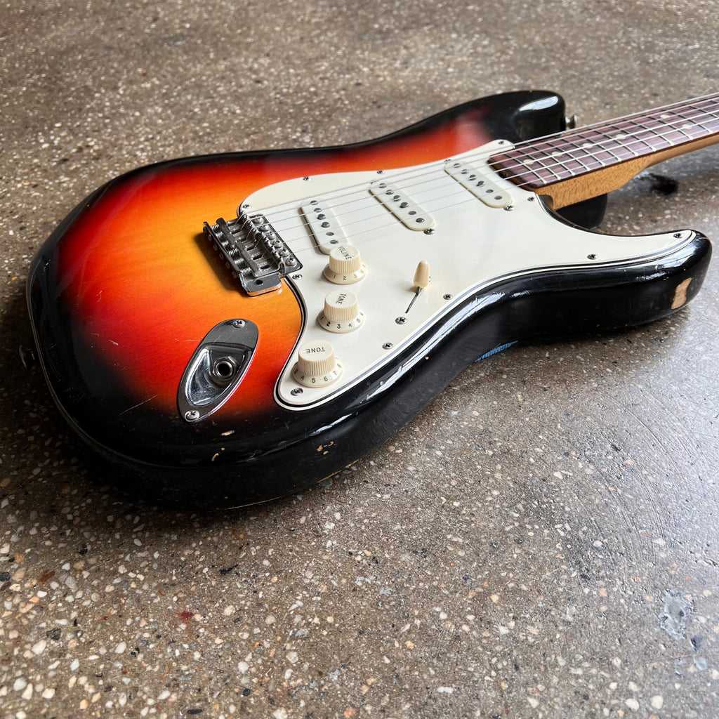 1965 Fender Stratocaster Vintage Electric Guitar Three Tone Sunburst - 11