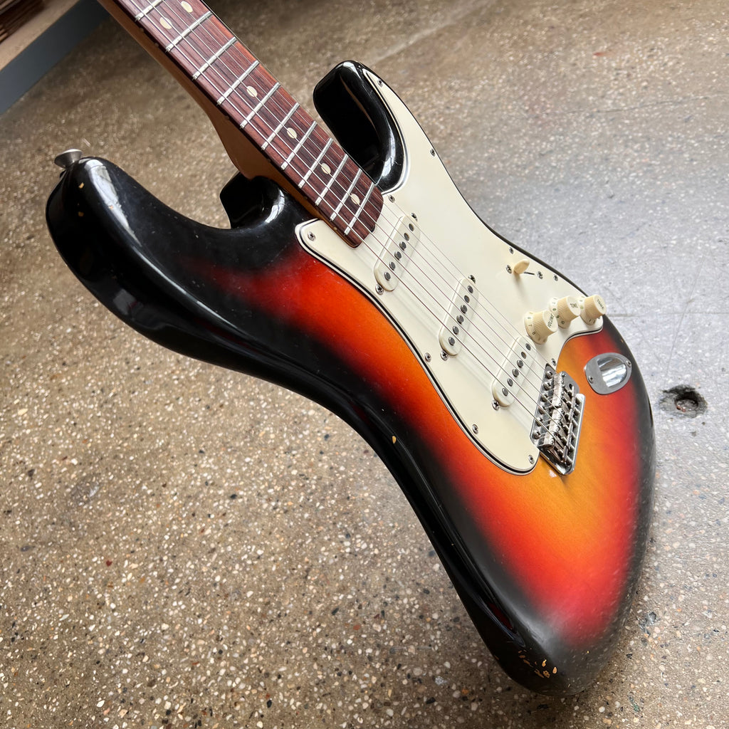 1965 Fender Stratocaster Vintage Electric Guitar Three Tone Sunburst - 24