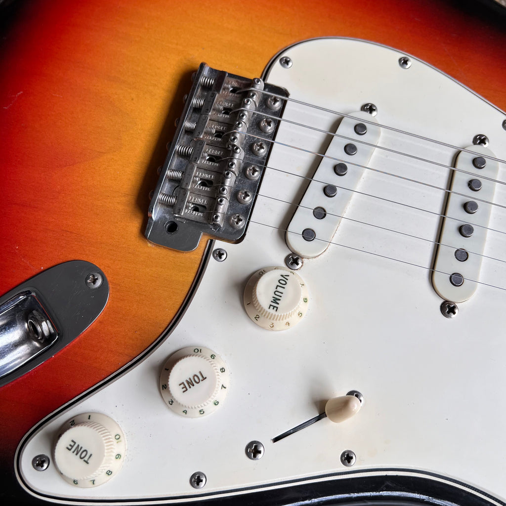 1965 Fender Stratocaster Vintage Electric Guitar Three Tone Sunburst - 6