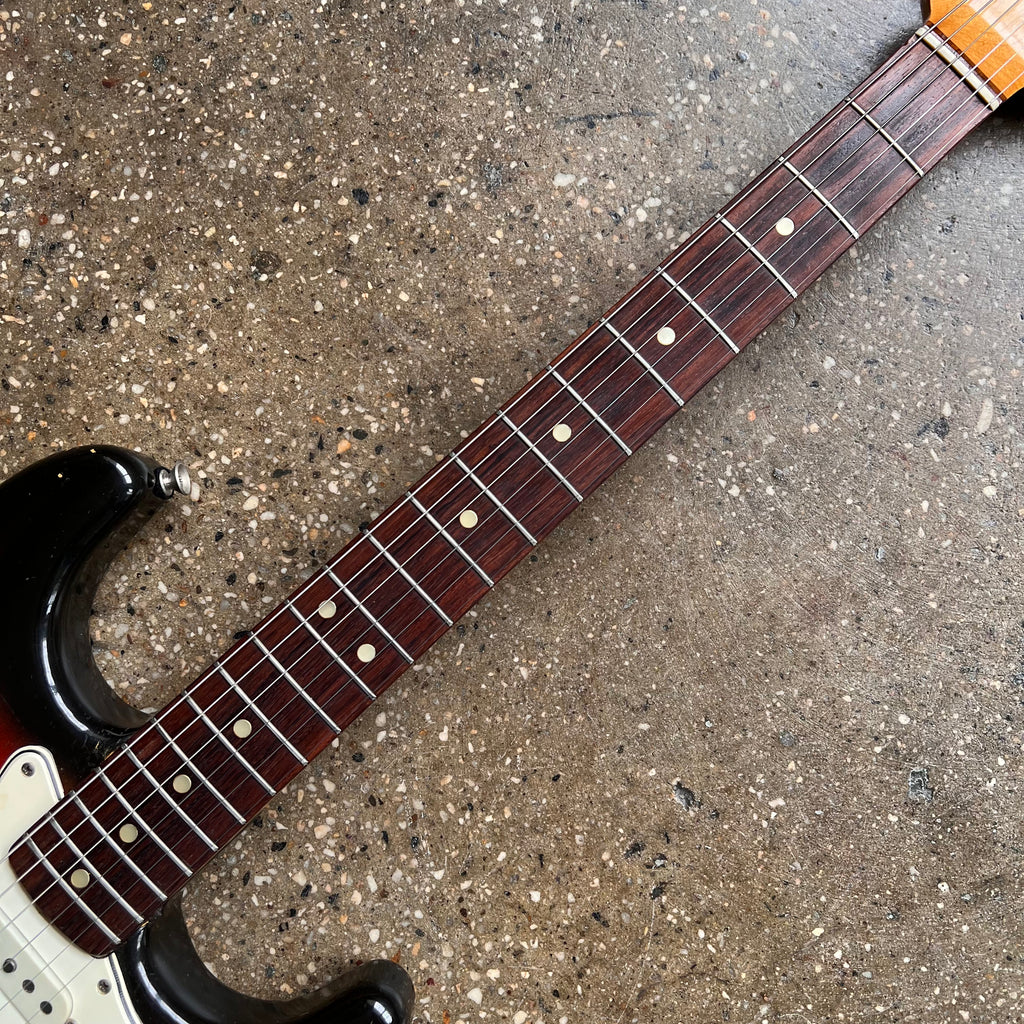 1965 Fender Stratocaster Vintage Electric Guitar Three Tone Sunburst - 7