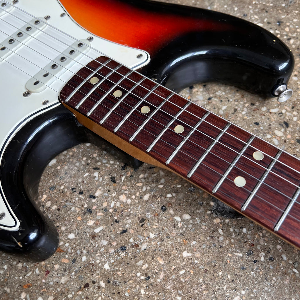 1965 Fender Stratocaster Vintage Electric Guitar Three Tone Sunburst - 9