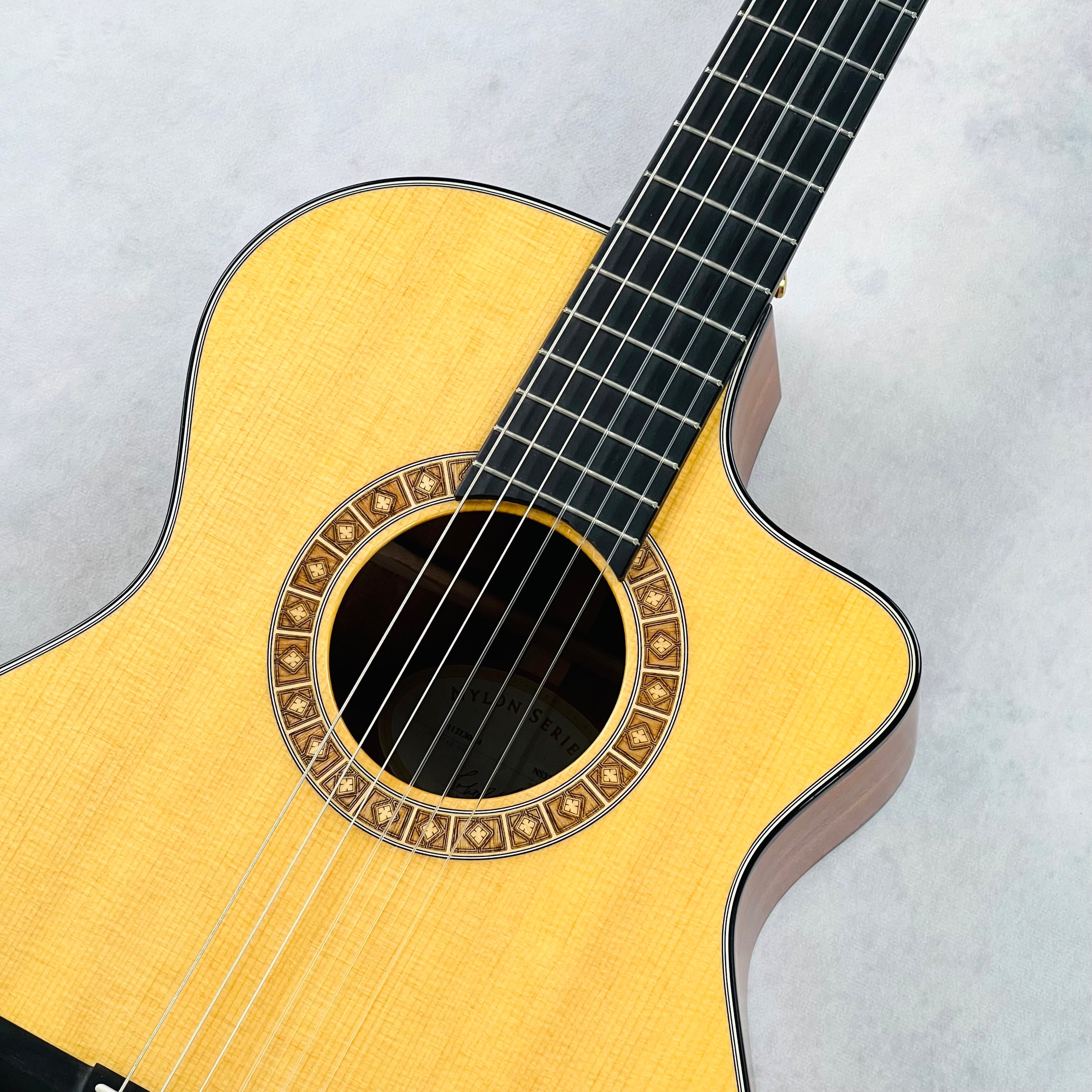 Taylor NS32ce Nylon Series Acoustic 2010 - Natural | Tone Wolf