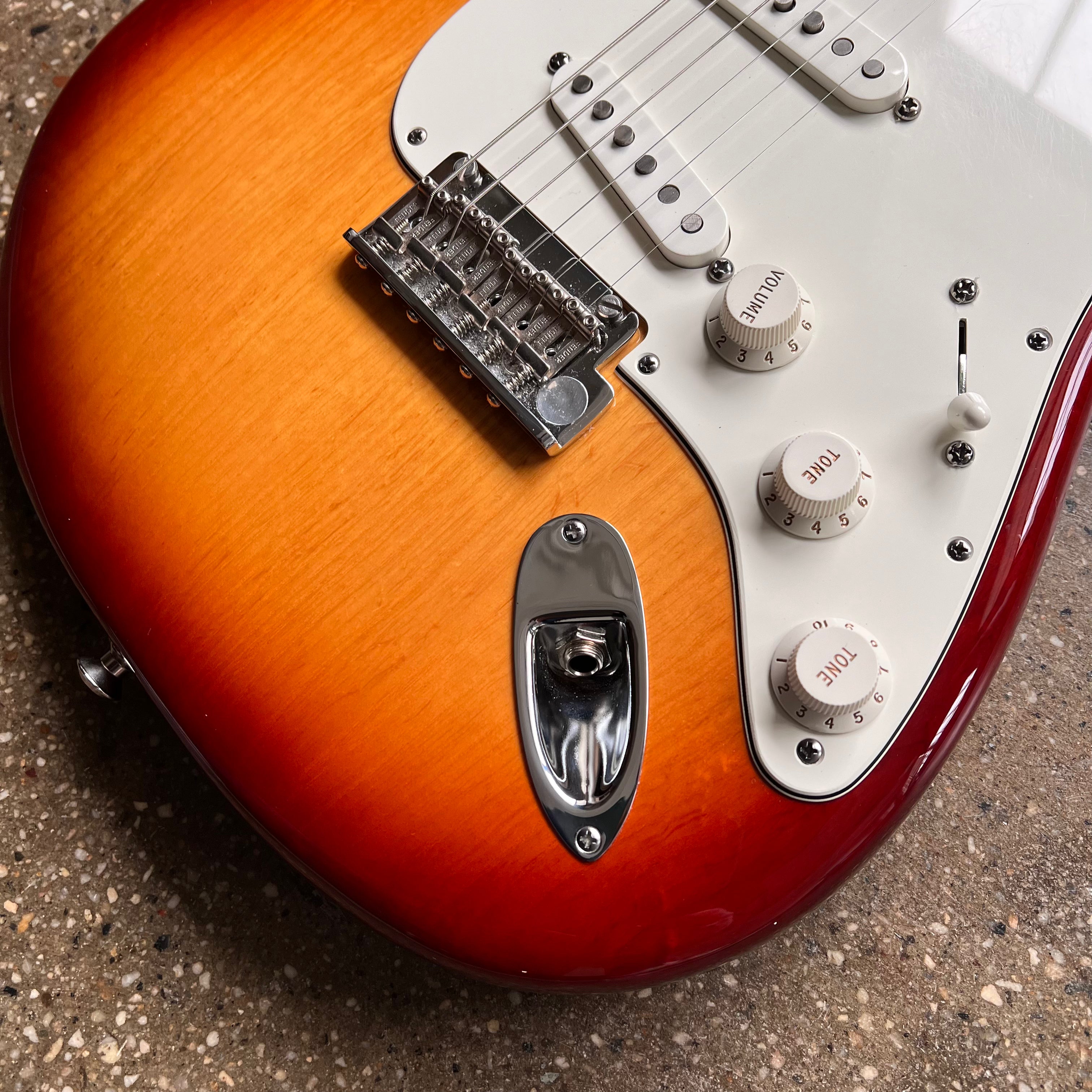 Fender American Standard Stratocaster 2011 Sienna Sunburst | Tone Wolf Fender American Standard Stratocaster 2011 Sienna Sunburst | Tone Wolf