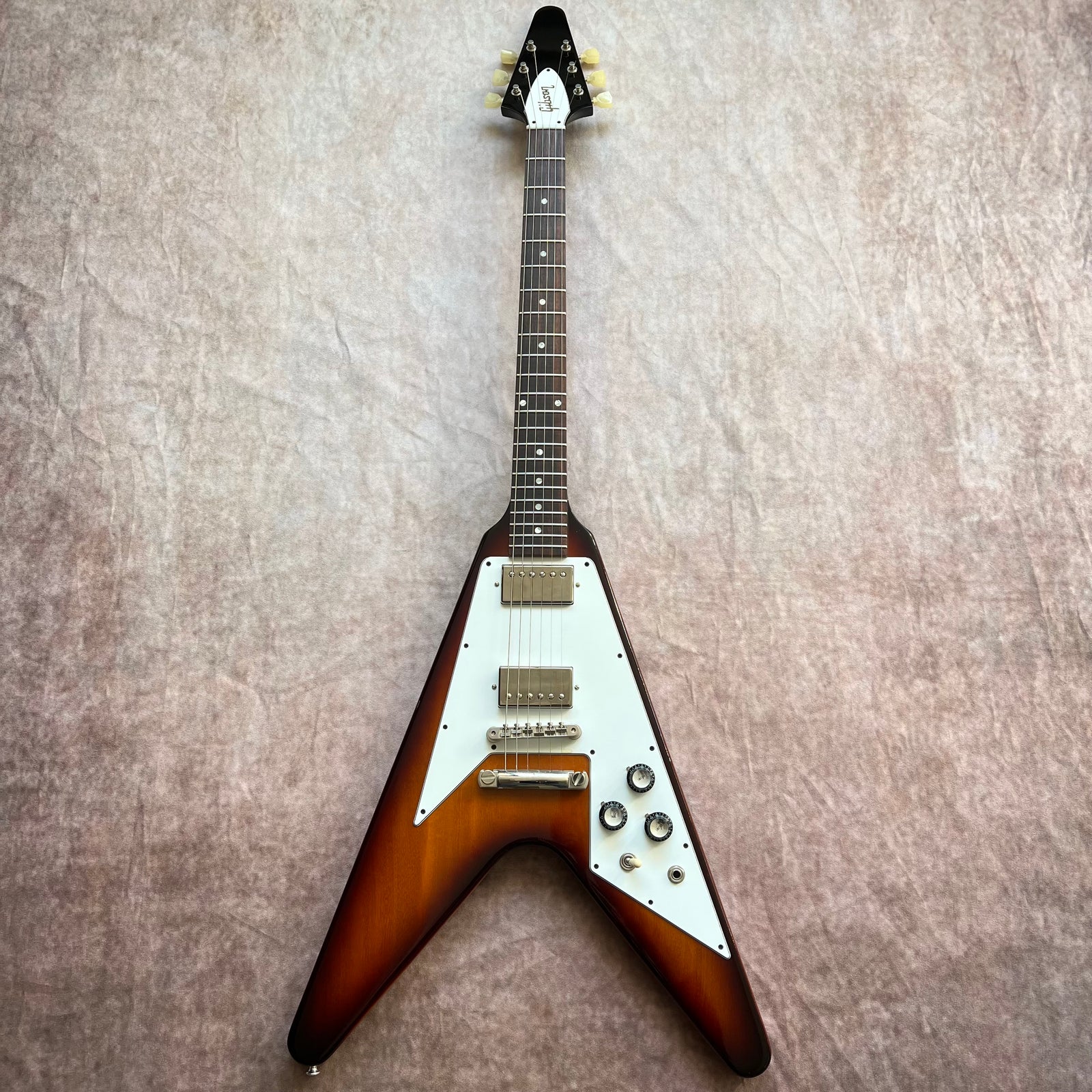 gibson flying v tobacco sunburst 2016 Gibson Custom Shop '67 Flying V Stoptail Vintage Sunburst Specs gibson flying v tobacco sunburst 2016 Gibson Custom Shop '67 Flying V Stoptail Vintage Sunburst Specs
