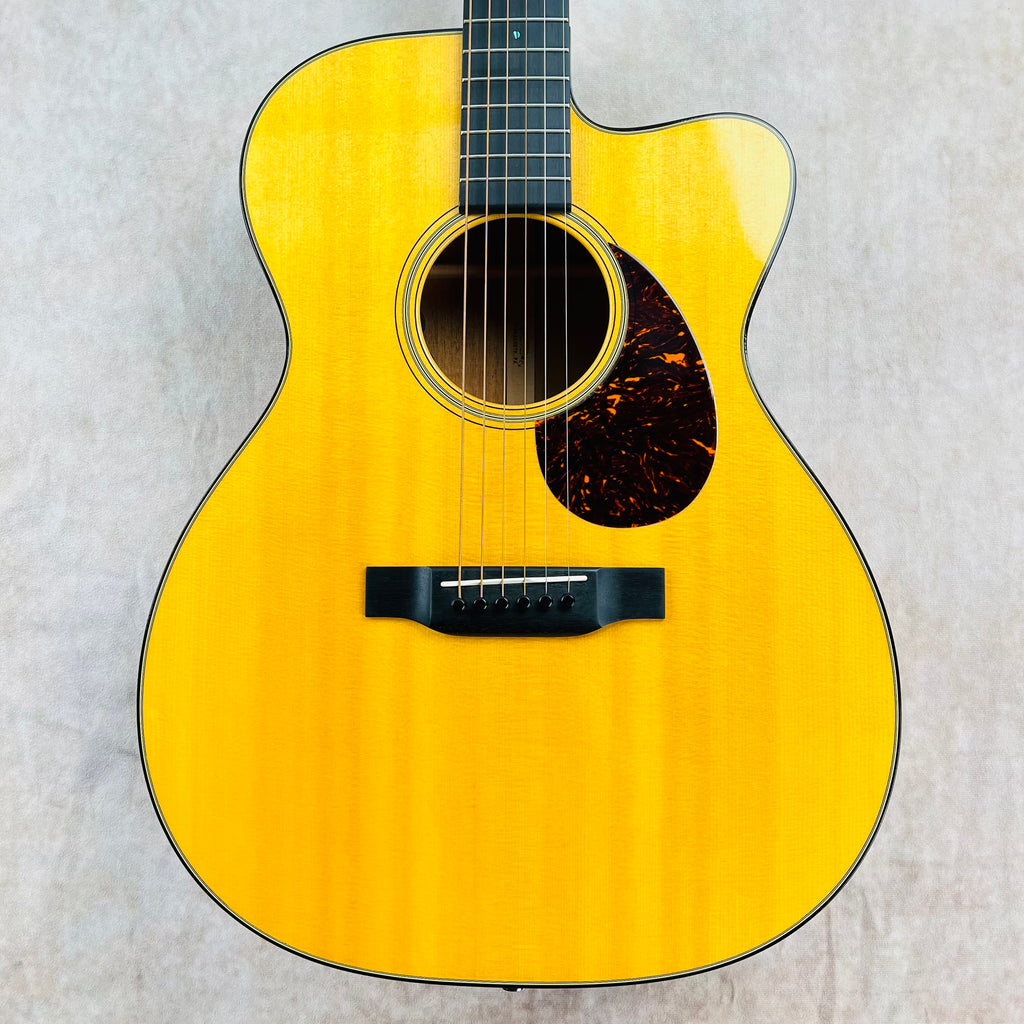 Martin OMC-18E Acoustic-Electric Fishman Aura VT Enhance 2016 - Natural - 1