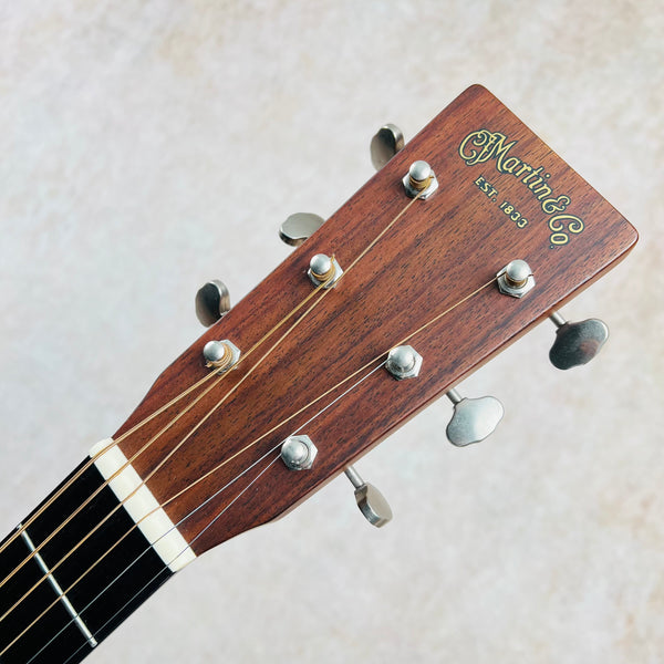 Martin OMC-18E Acoustic-Electric Fishman Aura VT Enhance 2016 - Natural - 9