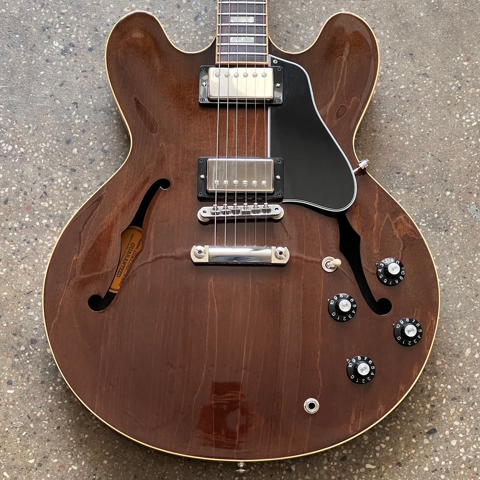 Gibson ES335 メンフィス 2017 Gibson 70s ES-335 Block Specs - Walnut | Tone Wolf