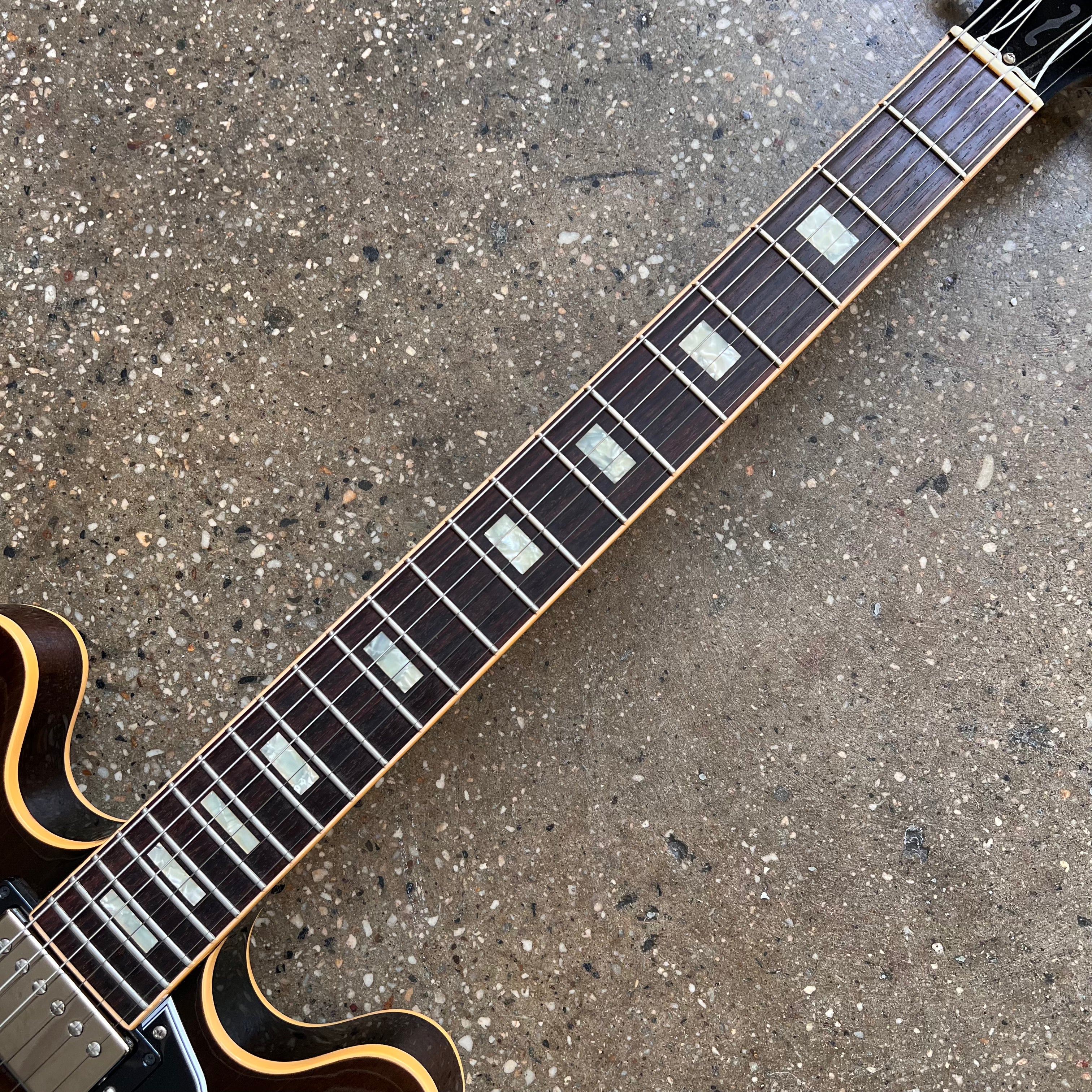 Gibson Memphis '70s ES-335 Block 2017 - Walnut | Tone Wolf Gibson Memphis '70s ES-335 Block 2017 - Walnut | Tone Wolf