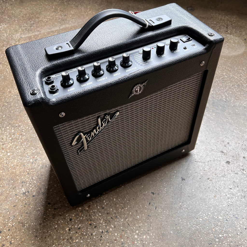 Fender Mustang I V.2 20-Watt 1x8" Modeling Guitar Combo 2018 - Black - 3