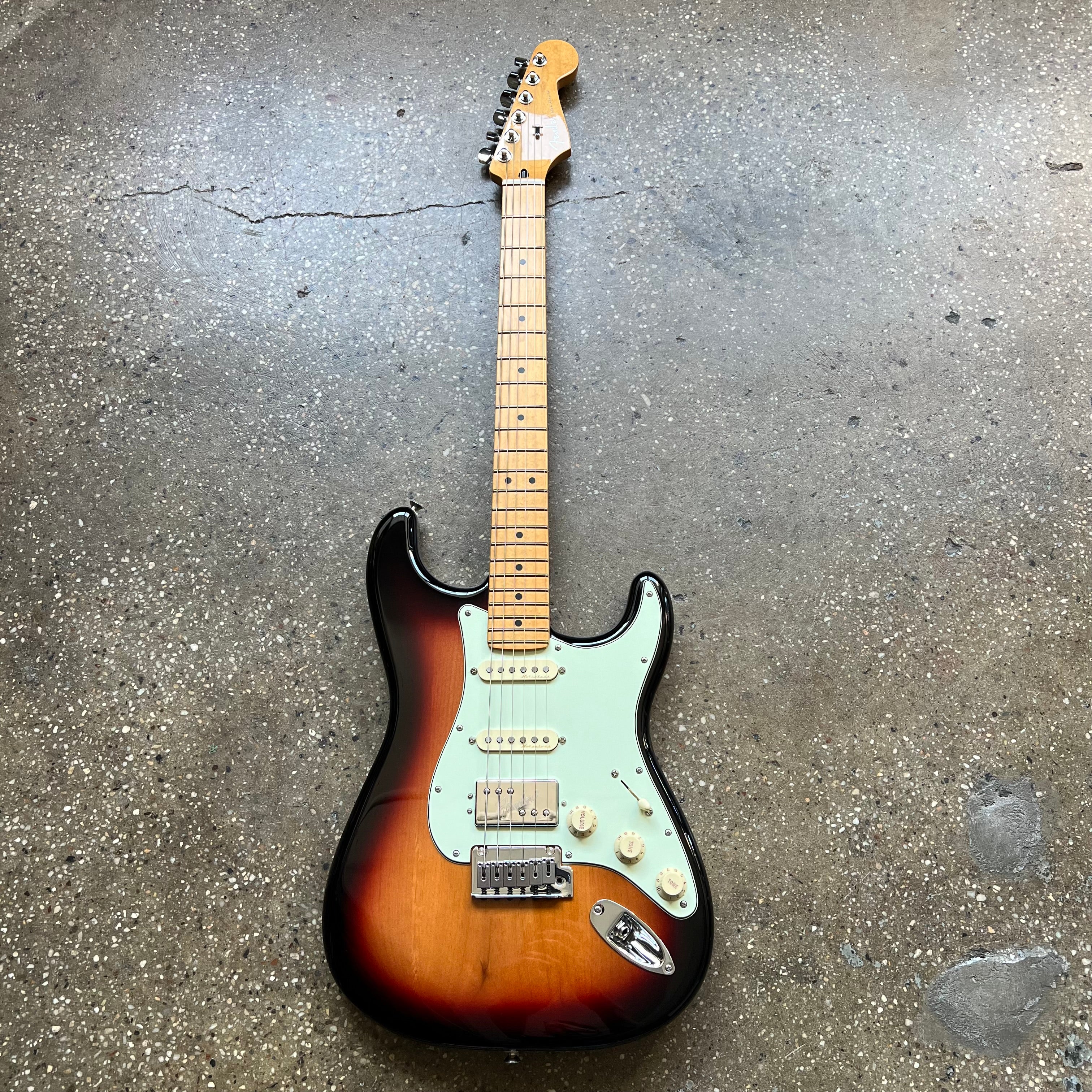 【ギター】FENDER Player Plus Stratocaster HSS Fender Player Plus Stratocaster HSS Maple - Fiesta Red