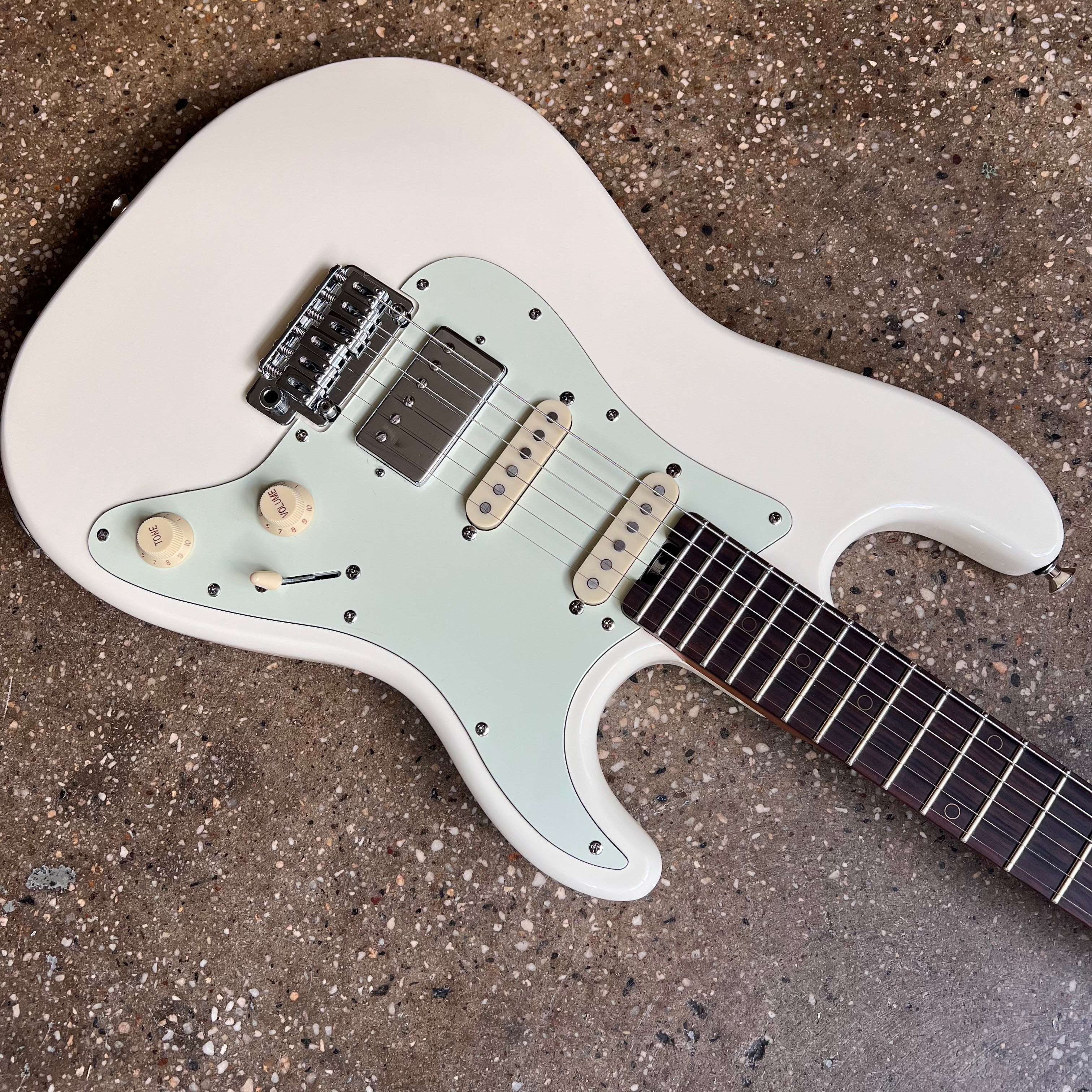 Schecter Nick Johnston Traditional HSS 2021 - Atomic Snow
