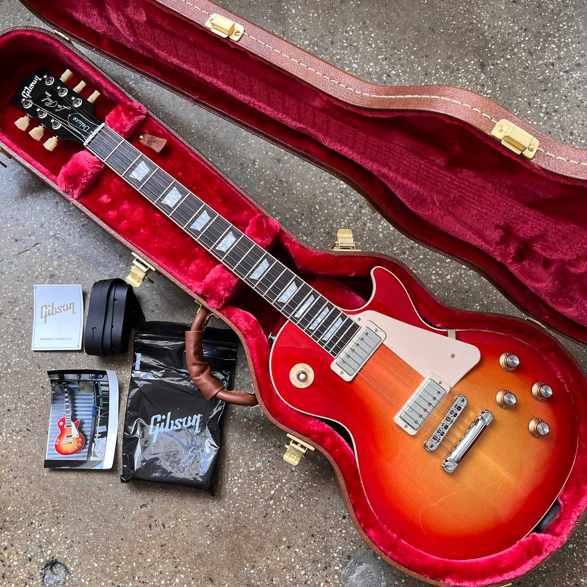 Gibson 70s Les Paul Deluxe 2022 - Cherry Sunburst | Tone Wolf