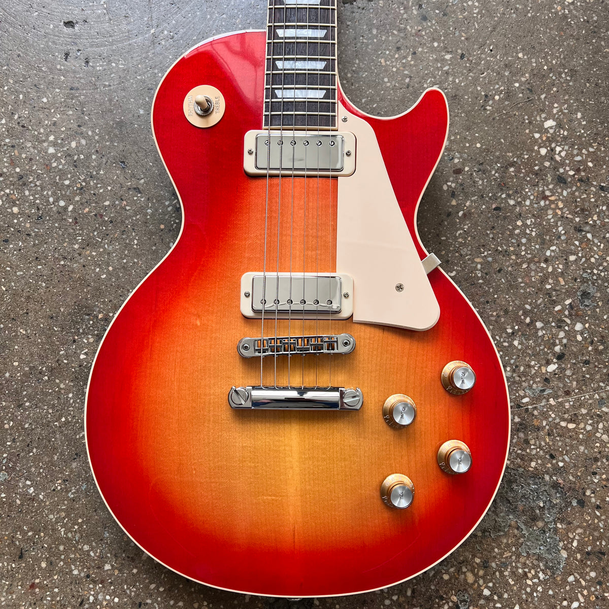 Gibson 70s Les Paul Deluxe 2022 - Cherry Sunburst | Tone Wolf