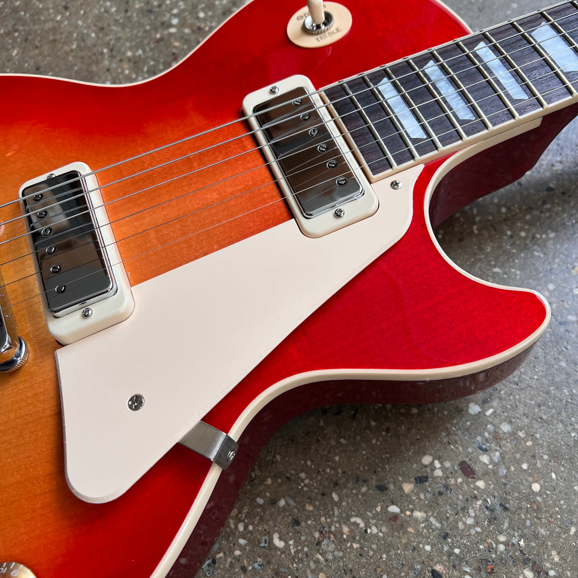 Gibson 70s Les Paul Deluxe 2022 - Cherry Sunburst | Tone Wolf