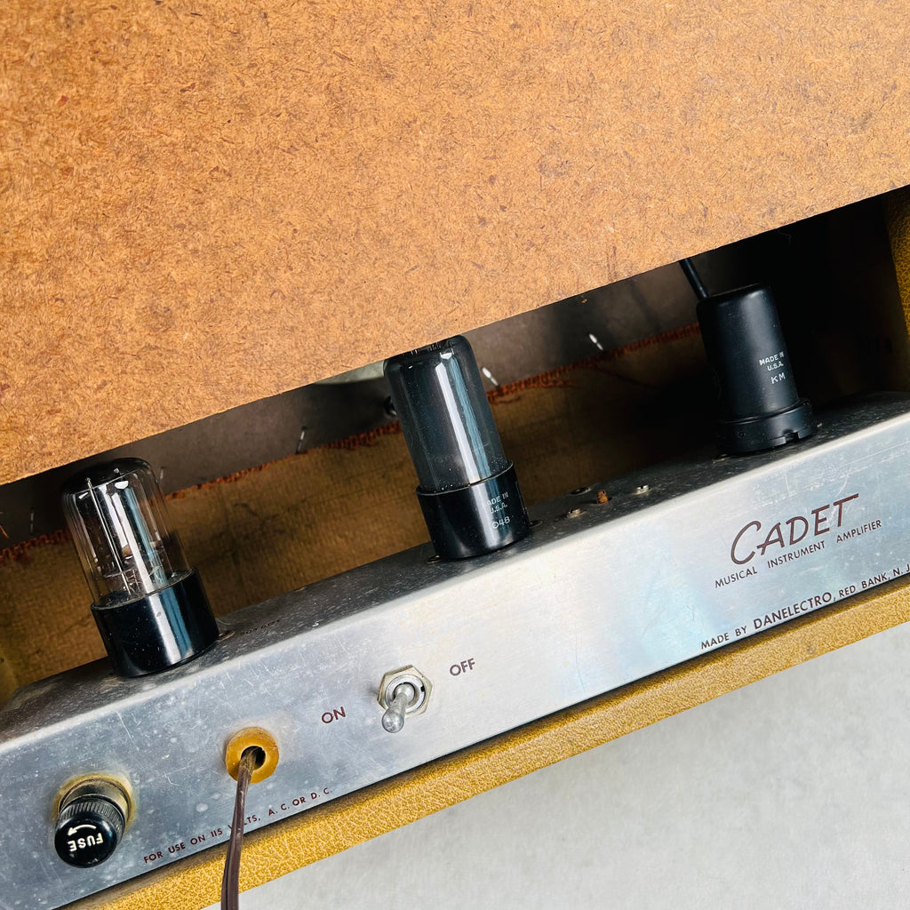 Danelectro Cadet 1x6 Combo Amplifier 1954 - Tan - 12