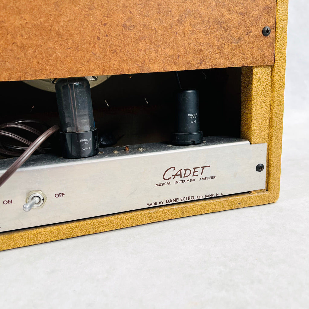 Danelectro Cadet 1x6 Combo Amplifier 1954 - Tan - 9