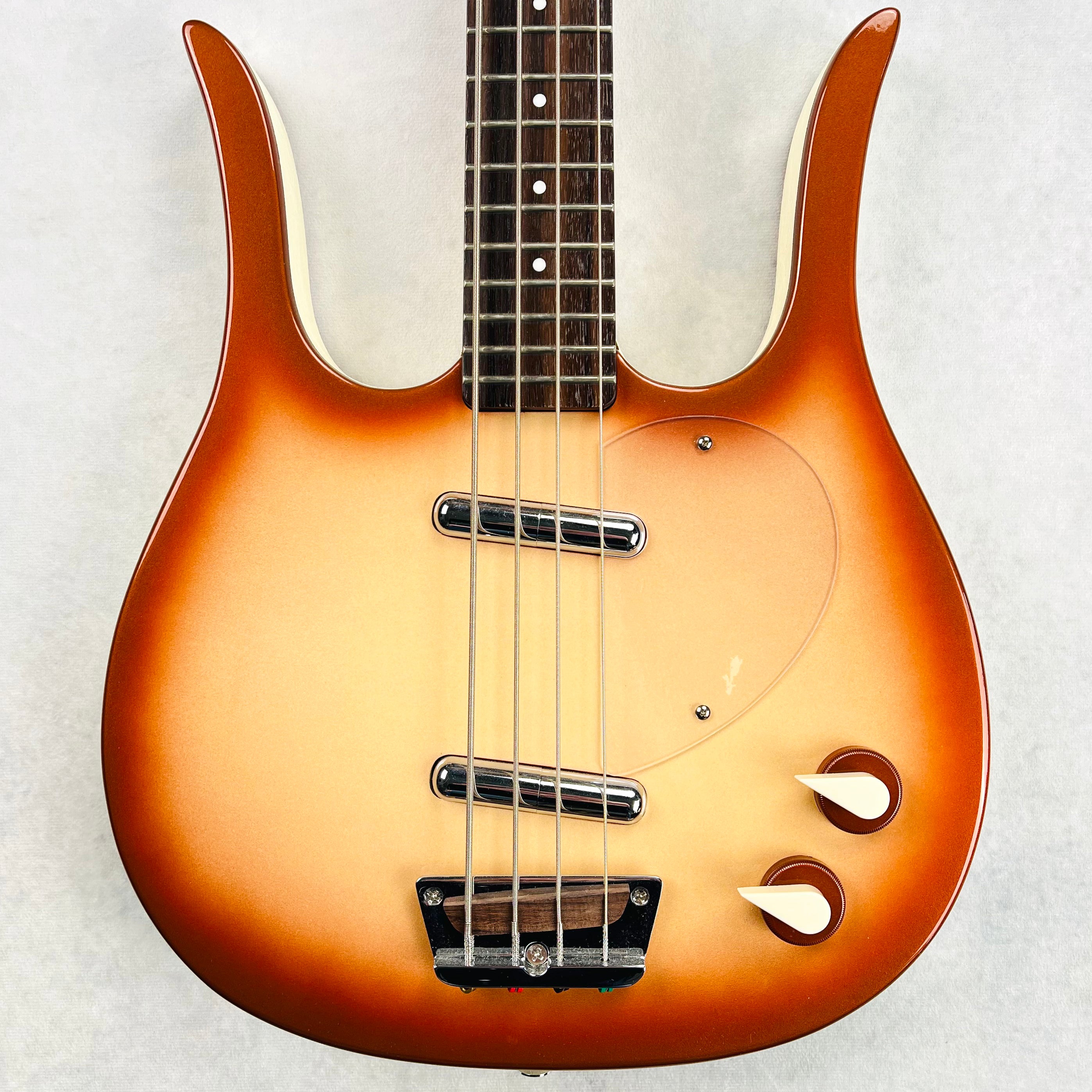 Danelectro Longhorn Bass 2022 - Copperburst | Tone Wolf