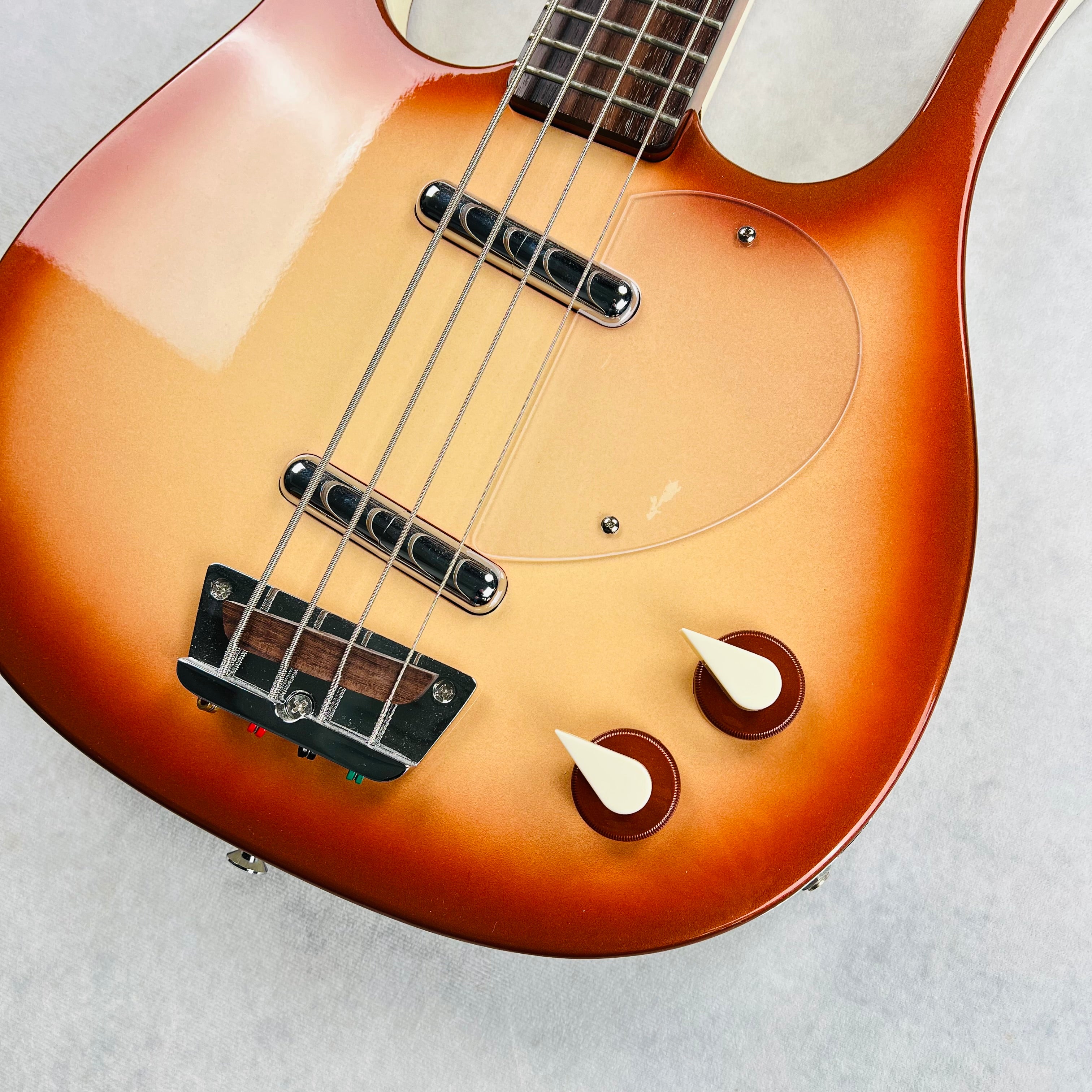 【美品】Danelectro Longhorn Bass スイッチクラフト Danelectro Longhorn Bass 2022 - Copperburst | Tone Wolf