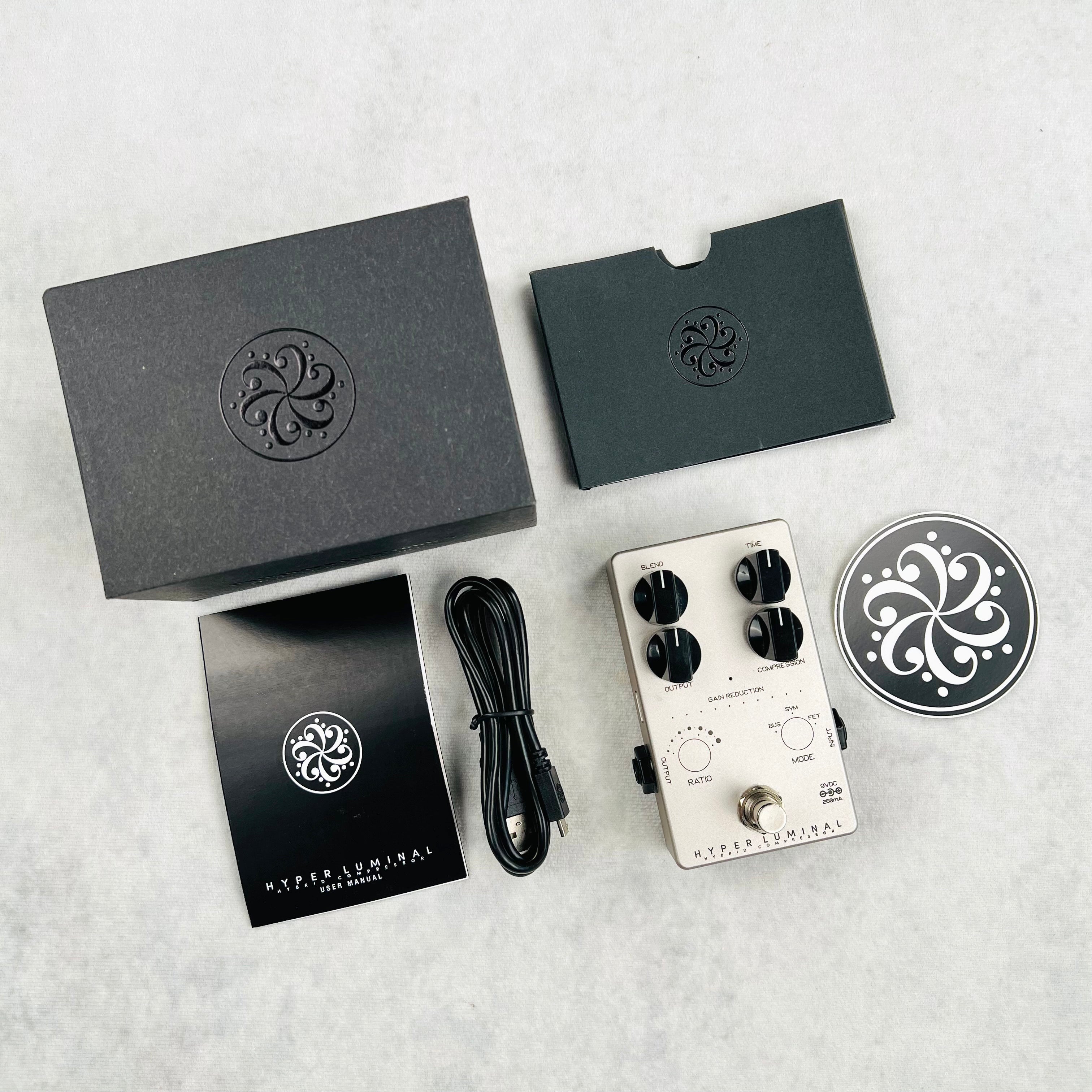 darkglass hyper luminal bass compressor pedal Darkglass Electronics Hyper Luminal Hybrid Compressor Pedal 2020s - Si