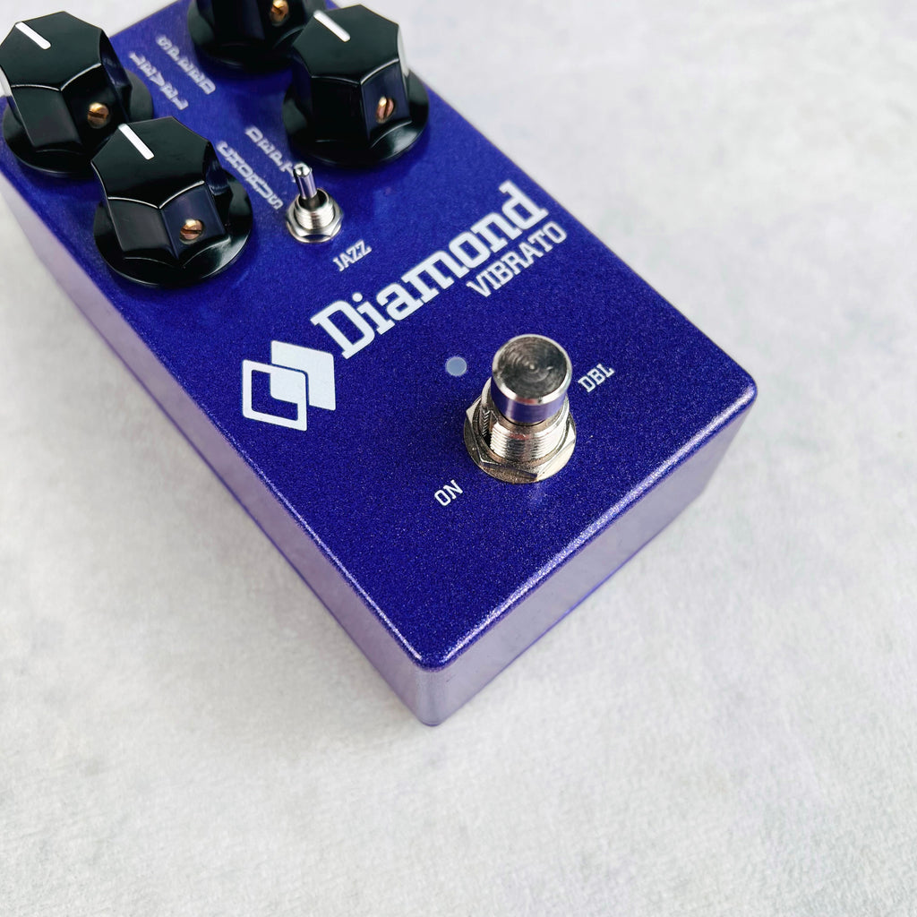 Diamond Vibrato V2 Pedal - Purple - 3