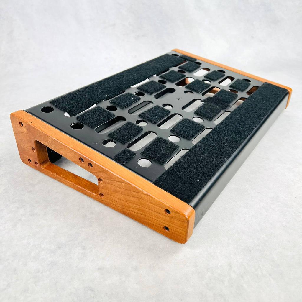 Emerson Custom 12x18 Pedal Board Small with 4 Module Slots - Black - 3