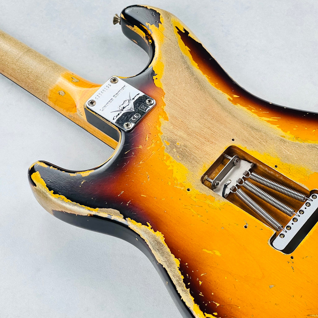 Fender Custom Shop Ltd '60 Dual Mag II Stratocaster Super Heavy Relic 2021 - Faded 3-Tone Sunburst - 18