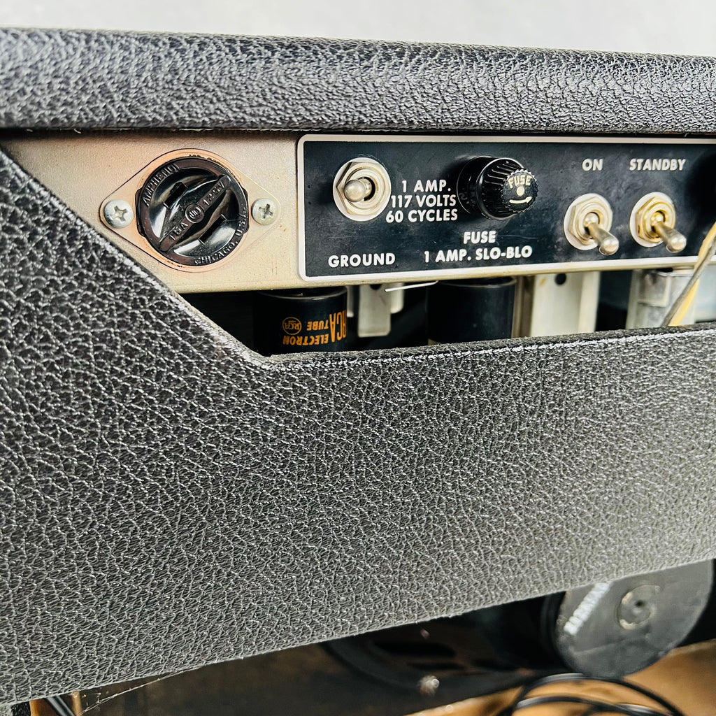1964 Fender Deluxe 1x12" Vintage Guitar Combo Amplifier 20 Watts - Black Panel Non-Reverb - 11