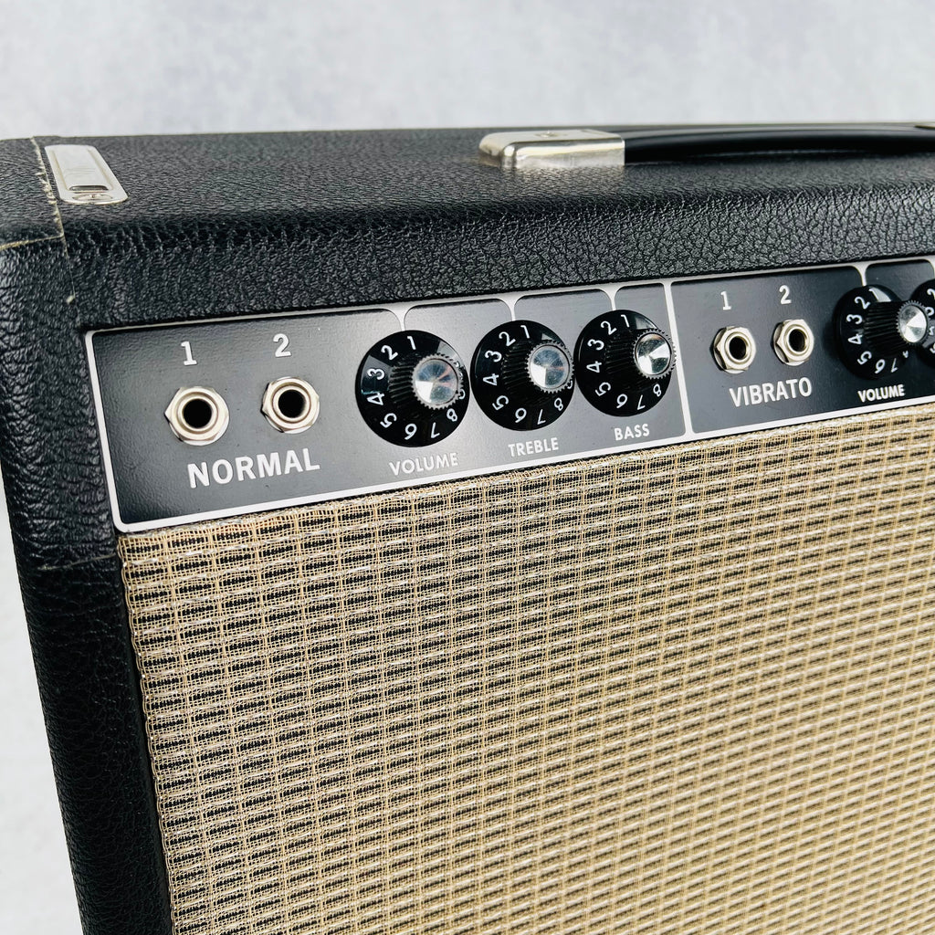 1964 Fender Deluxe 1x12" Vintage Guitar Combo Amplifier 20 Watts - Black Panel Non-Reverb - 2