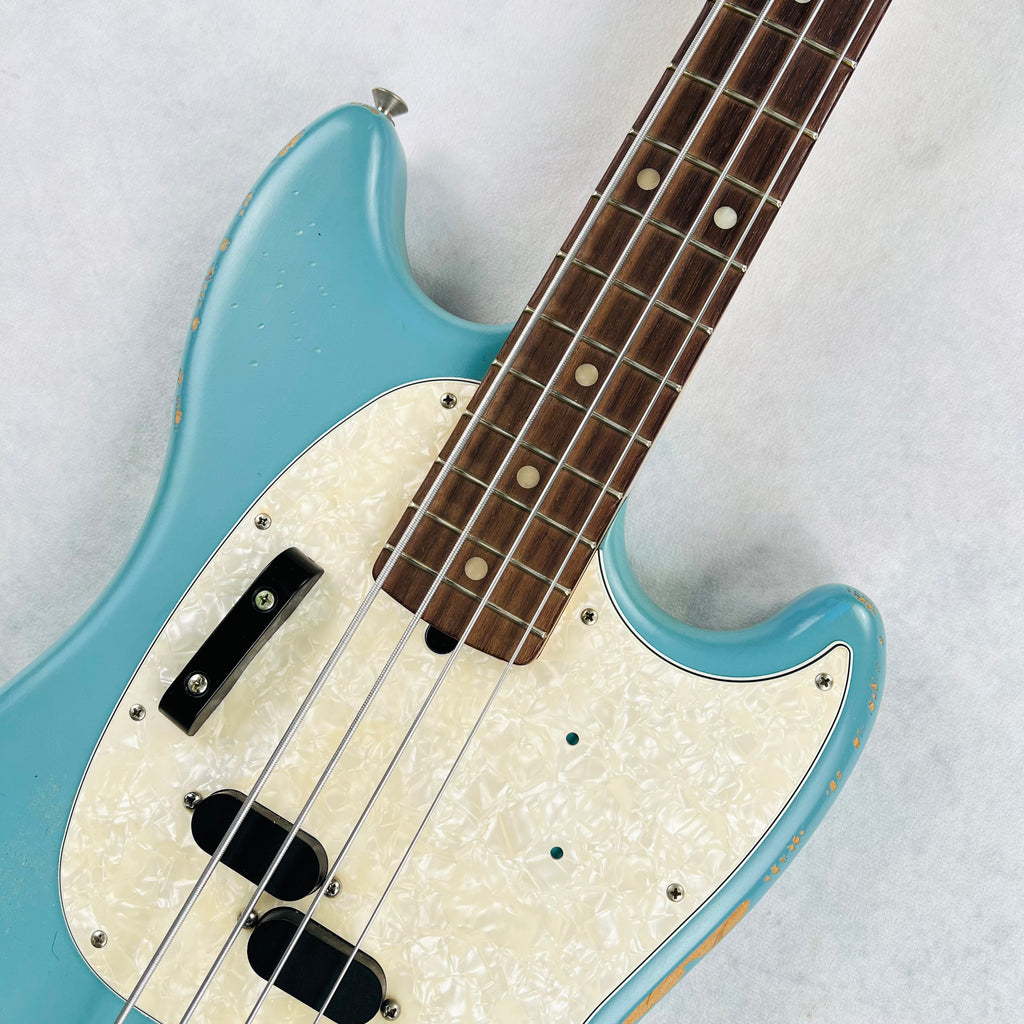 Fender JMJ Road Worn Mustang Bass Rosewood Fingerboard 2020 - Faded Daphne Blue - 3