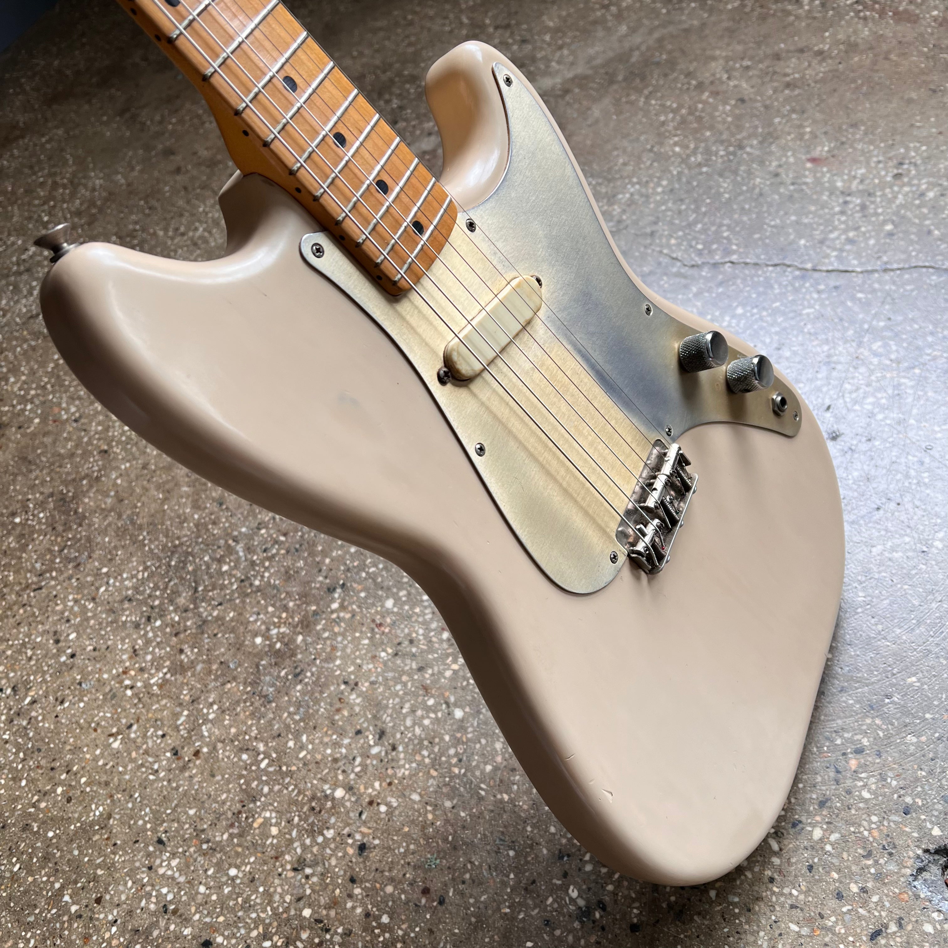 Fender Musicmaster 1957 - Desert Sand | Tone Wolf