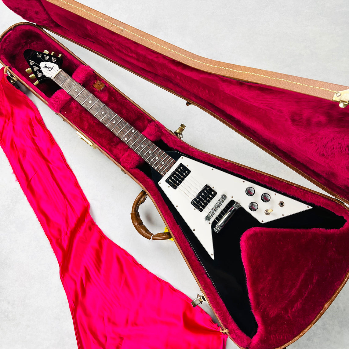 Gibson '67 Flying V 1995 - Ebony | Tone Wolf