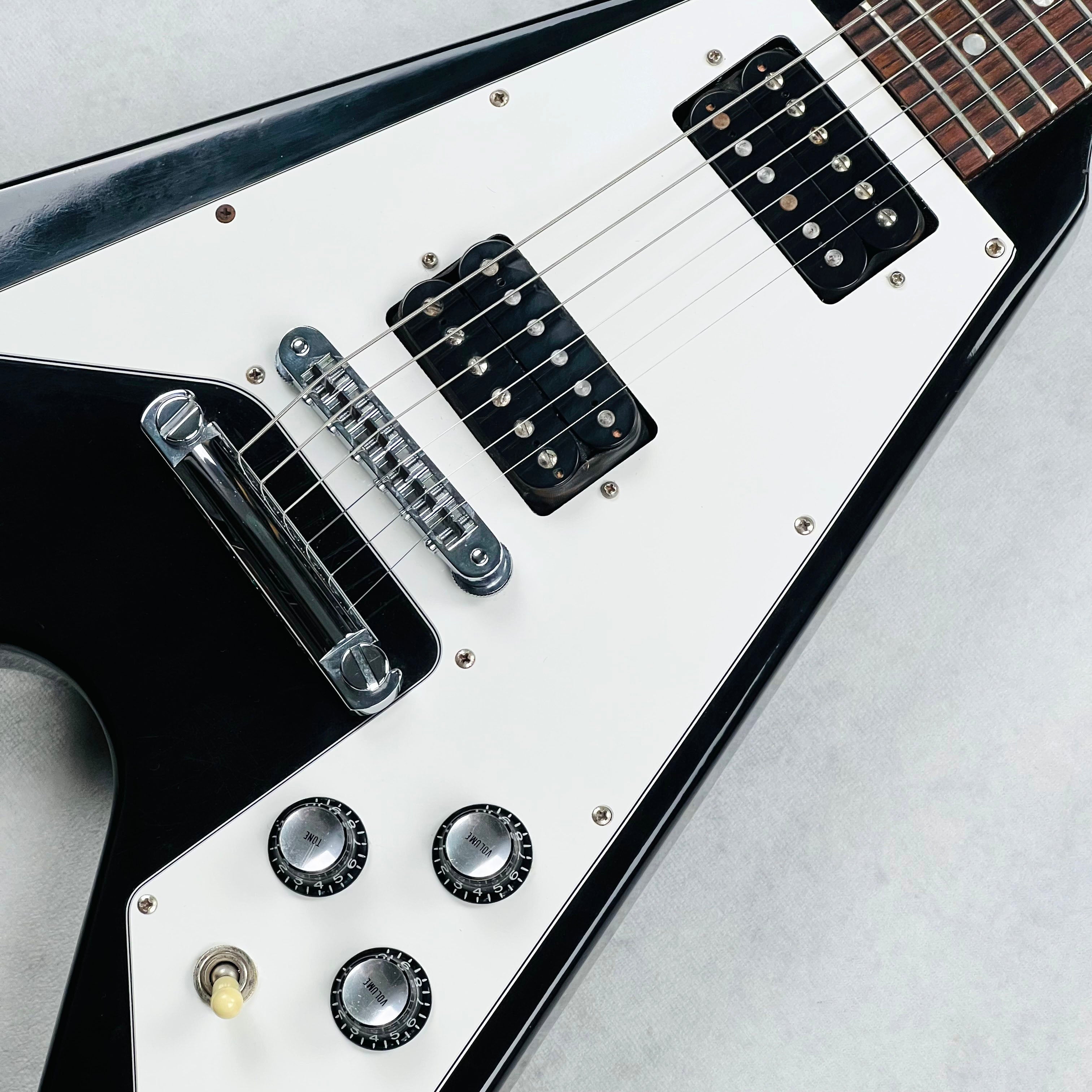 Gibson '67 Flying V 1995 - Ebony | Tone Wolf
