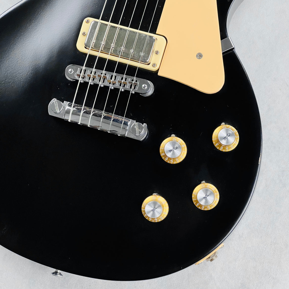 Gibson Les Paul Studio '60s Tribute 2010 - Worn Ebony | Tone