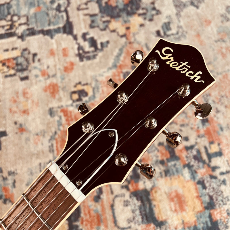 Gretsch G6128T-53 Vintage Select '53 Duo Jet with Bigsby - Black - Lifestyle Headstock