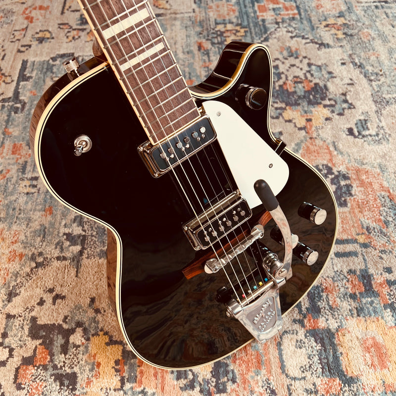 Gretsch G6128T-53 Vintage Select '53 Duo Jet with Bigsby - Black - Lifestyle Top Perspective
