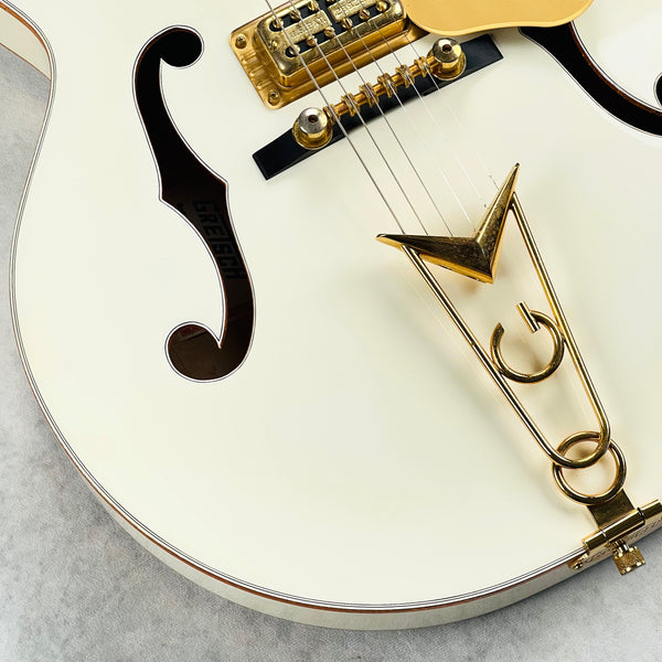 Gretsch G6136 White Falcon Cadillac Tailpiece 2006 - White - 4