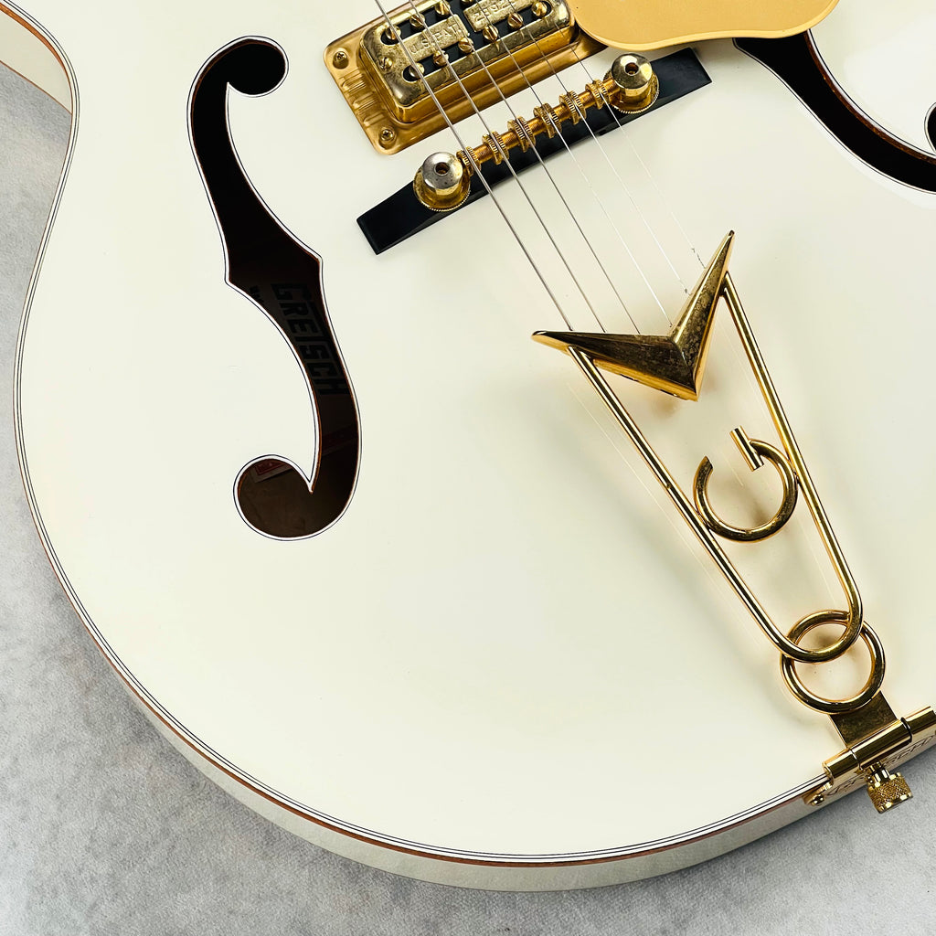 Gretsch G6136 White Falcon Cadillac Tailpiece 2006 - White - 4