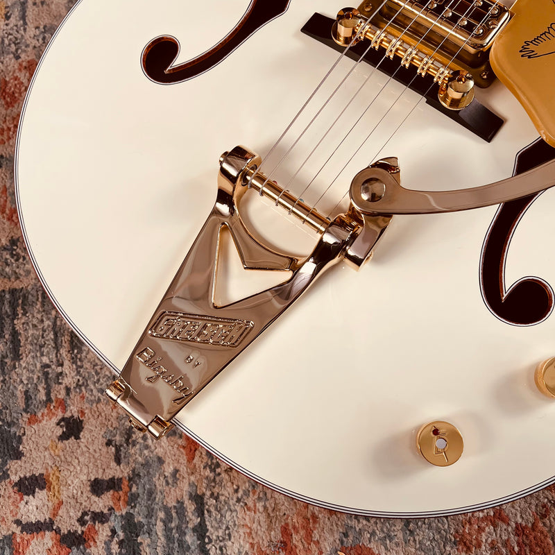 Gretsch G6136T-59 Vintage Select Edition '59 Falcon Hollow Body with Bigsby - White Lacquer - Tailpiece