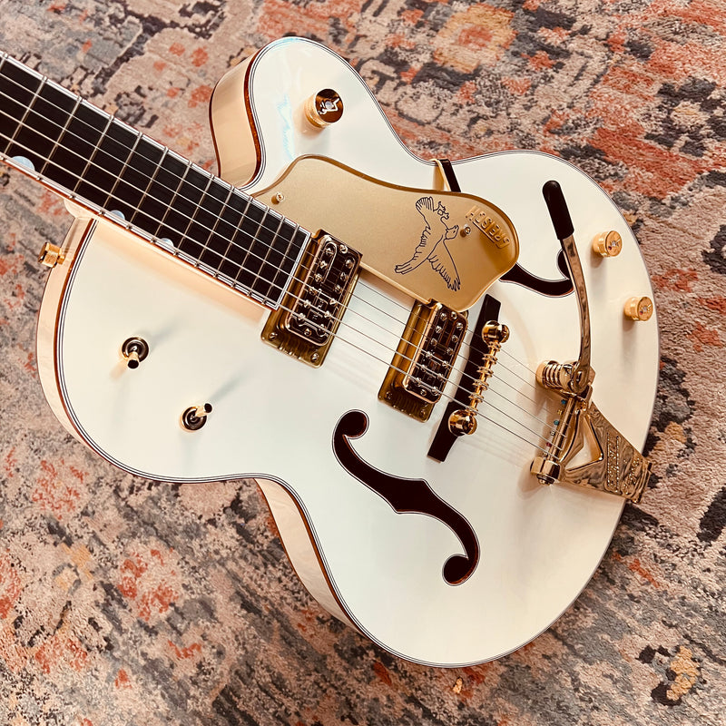 Gretsch G6136T-59 Vintage Select Edition '59 Falcon Hollow Body with Bigsby - White Lacquer - Body Perspective
