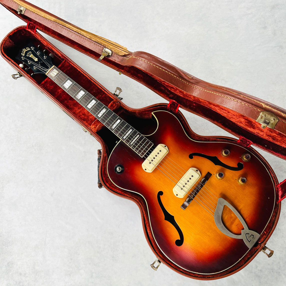 Guild CE-100 DP Capri 1961 - Sunburst | Tone Wolf